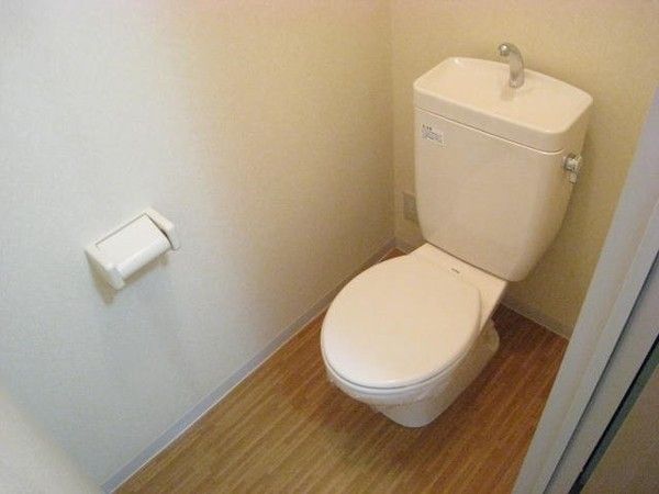 【トイレ】　トイレに収納棚あります