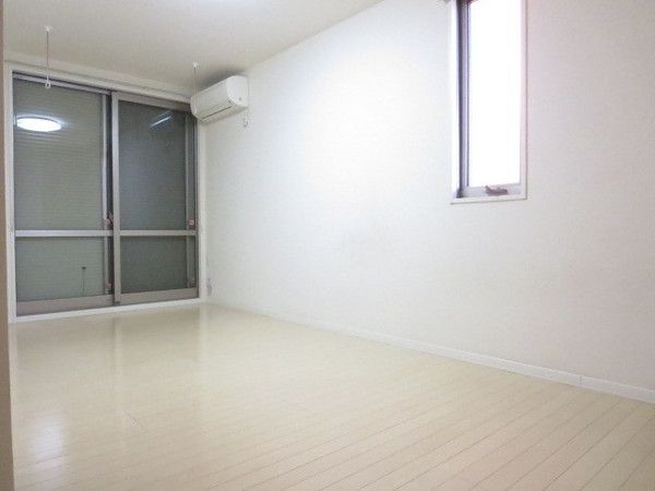 【その他部屋・スペース】　ホワイト調の床材が映えます