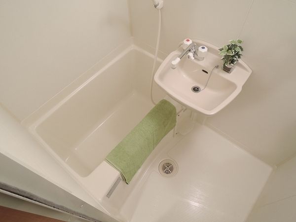 【バス】　清潔感のある浴室です♪