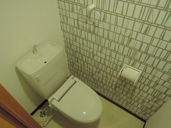 【トイレ】　暖房便座つき