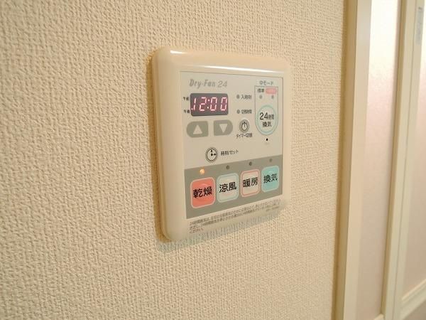 【その他設備】　浴室には涼風、暖房機能付♪